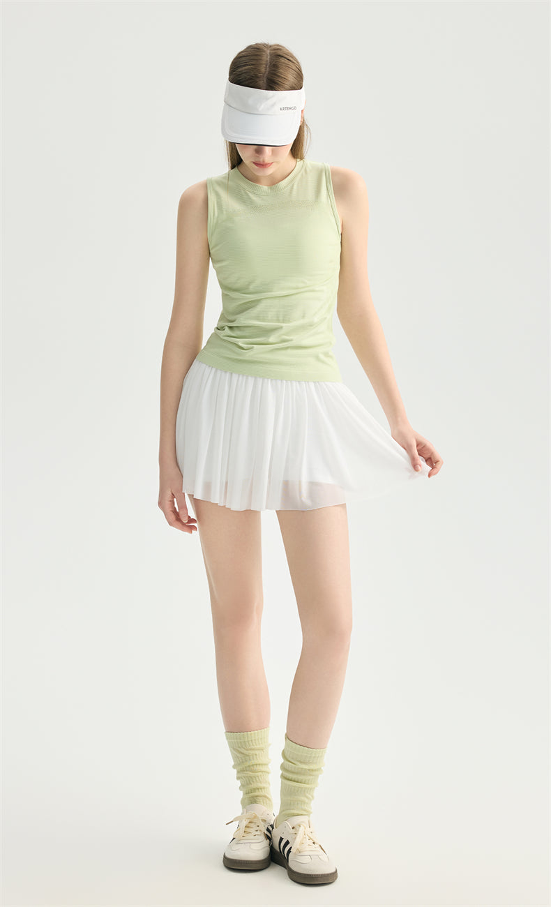 NULS Seamless Breeze Workout Tank fit detail - women's yoga activewear by Lepeins