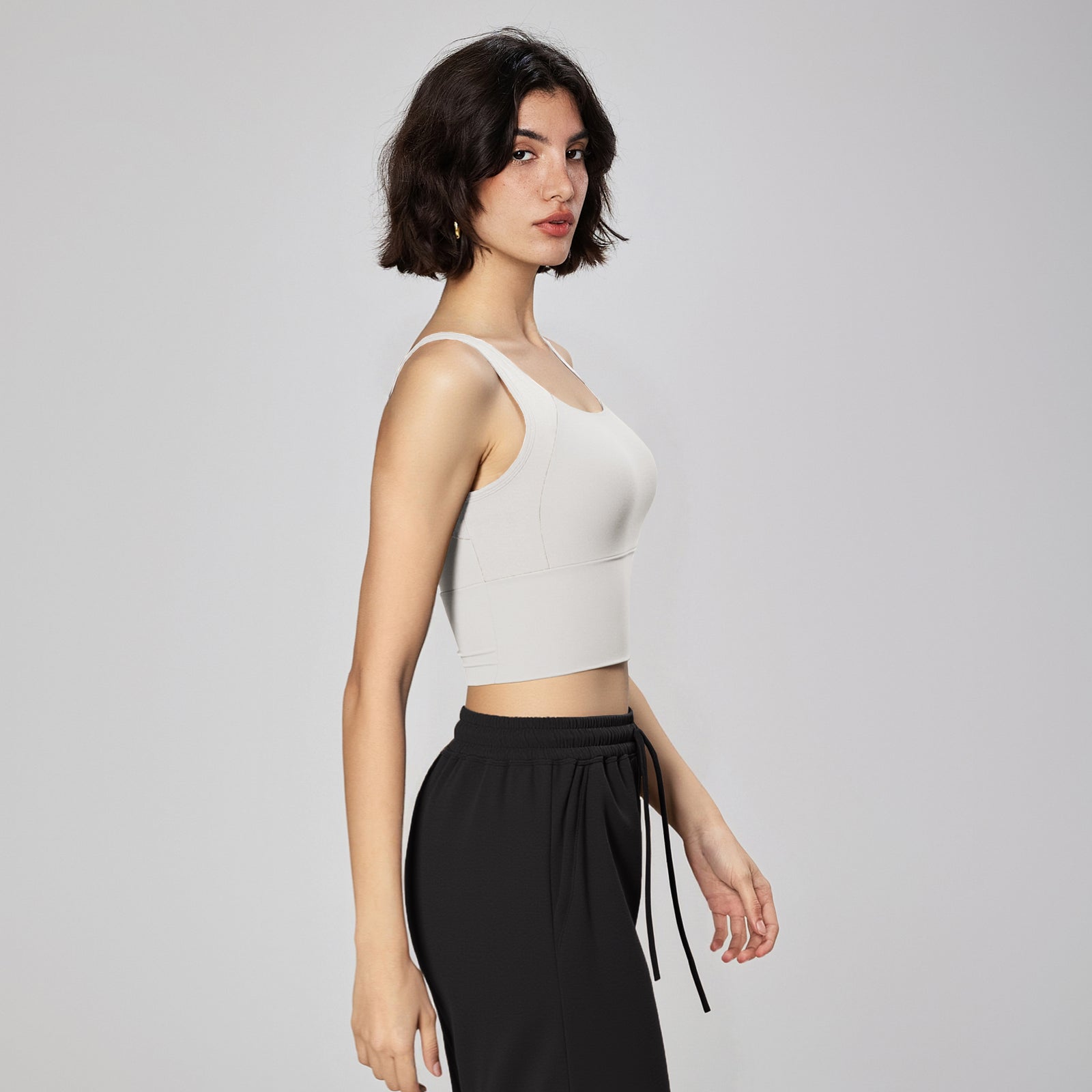 NULS Contrast Strap Sports Bra fit detail - Lepeins sports bra for Pilates and yoga