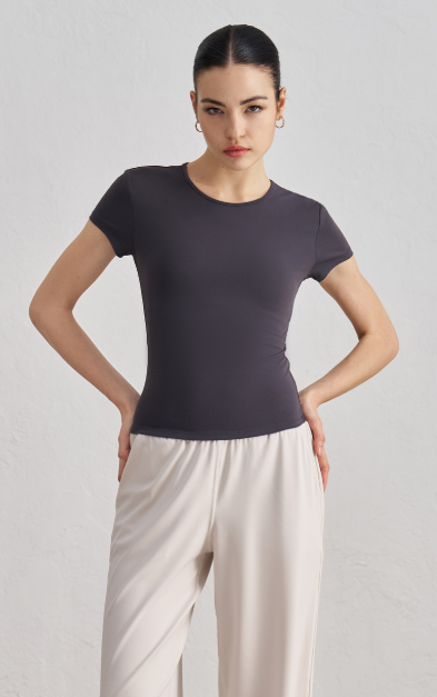Soft-Fit Short Sleeve Yoga Tee waistband detail - Lepeins yoga top for yoga, Pilates and daily movement