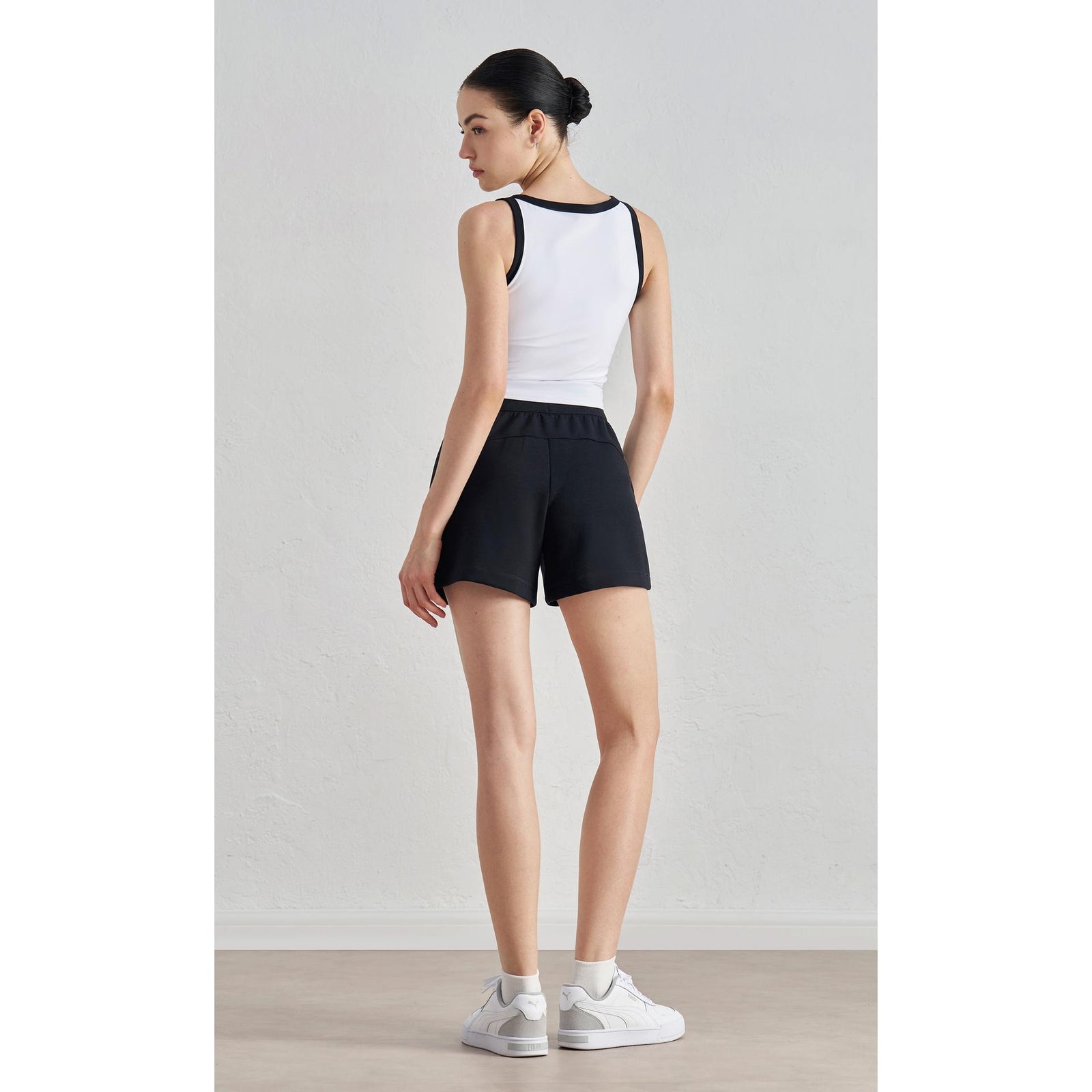 NULS U-Neck Colorblock Sports Bra fit detail - women's yoga activewear by Lepeins
