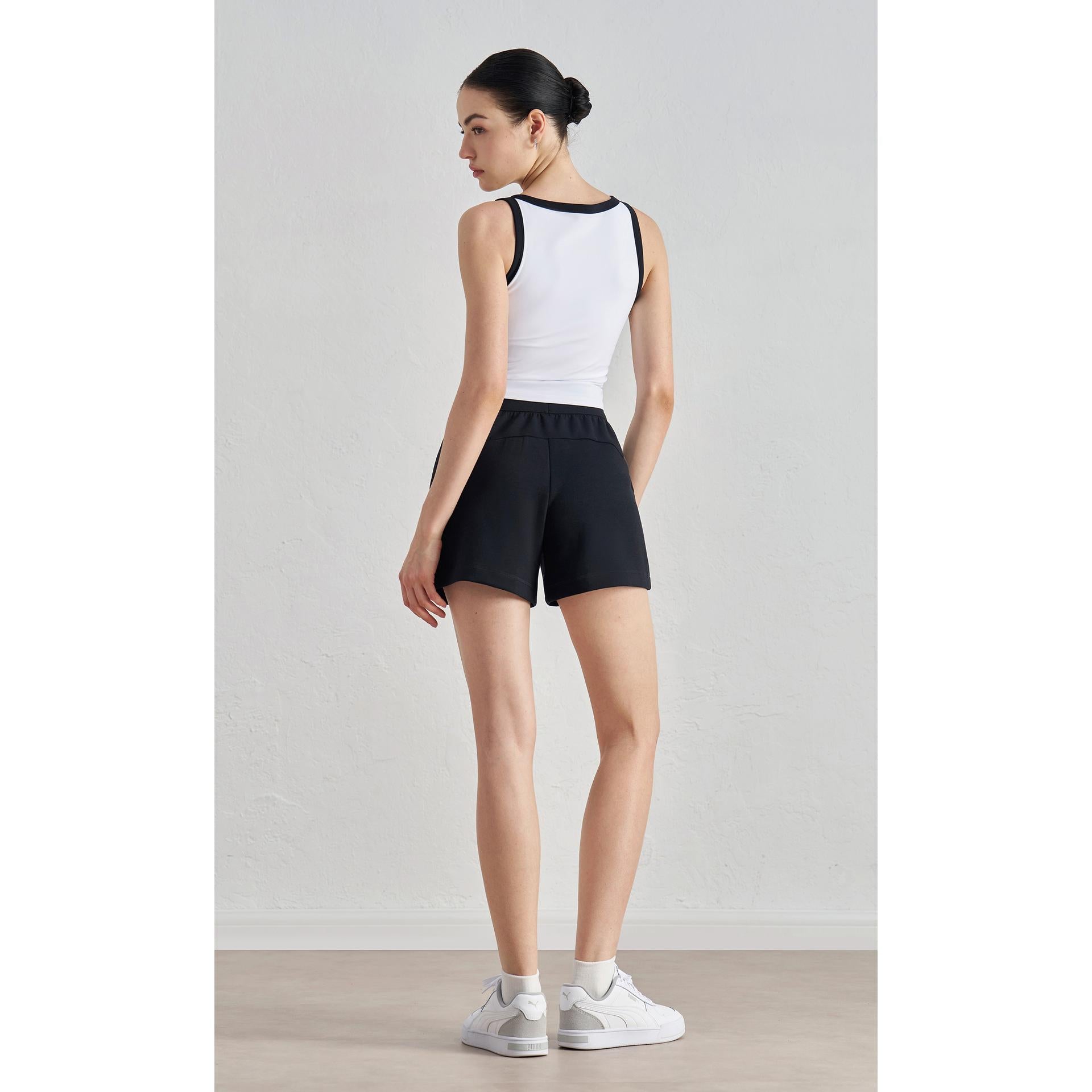 NULS U-Neck Colorblock Sports Bra fit detail - women's yoga activewear by Lepeins